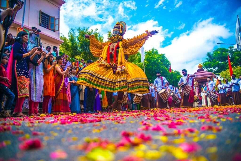 ljudi plesu tokom dana